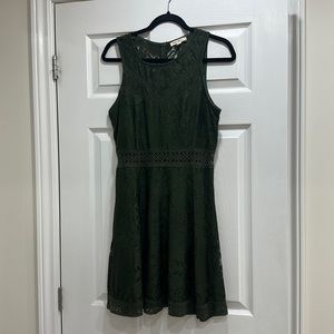 Women’s forest green dress size L